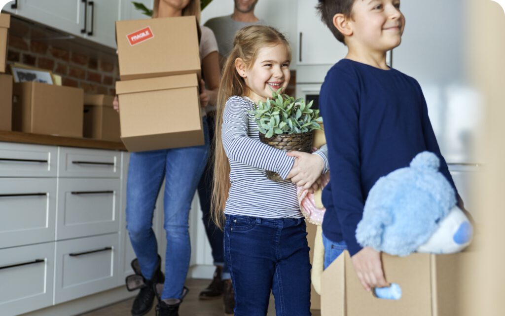 Kinder die am umziehen sind